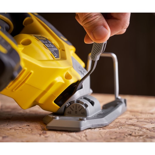 STANLEY SFMCS650M2K 18V STANLEY FATMAX V20 Brushless Jigsaw close-up side angle adjusting bevel setting.
